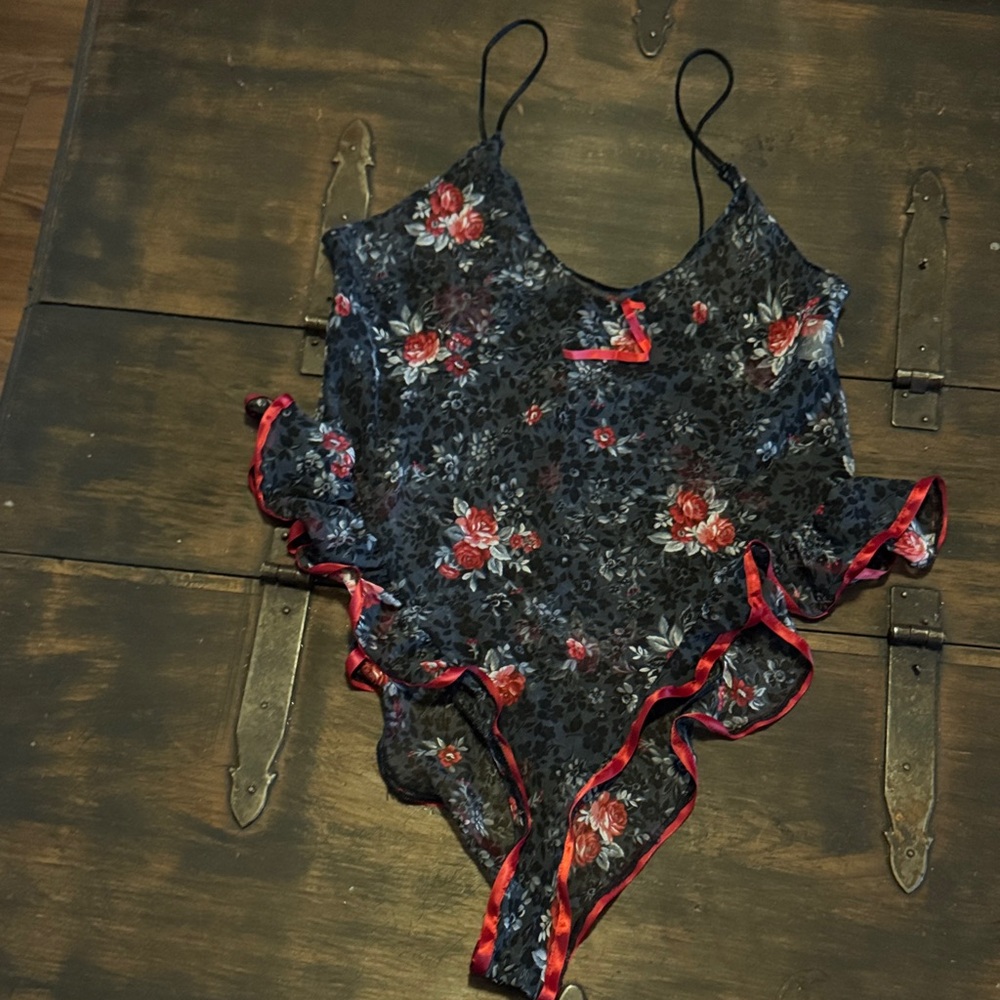 CIRCA 2000 Vintage Floral Lace with Red Accents lingerie Medium made USA